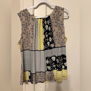 Floral block sleeves top